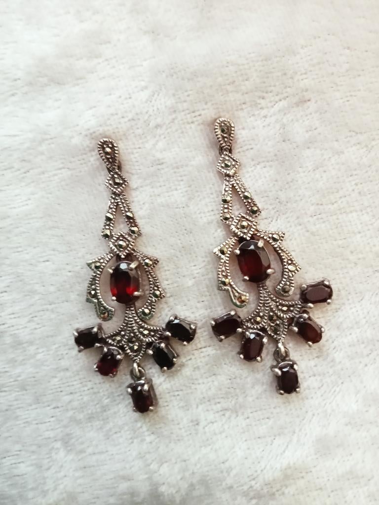 Mooie Sierlijke Zilveren Oorstekers met Granaten en Markesie, Sieraden, Tassen en Uiterlijk, Antieke sieraden, Verzenden, Zilver