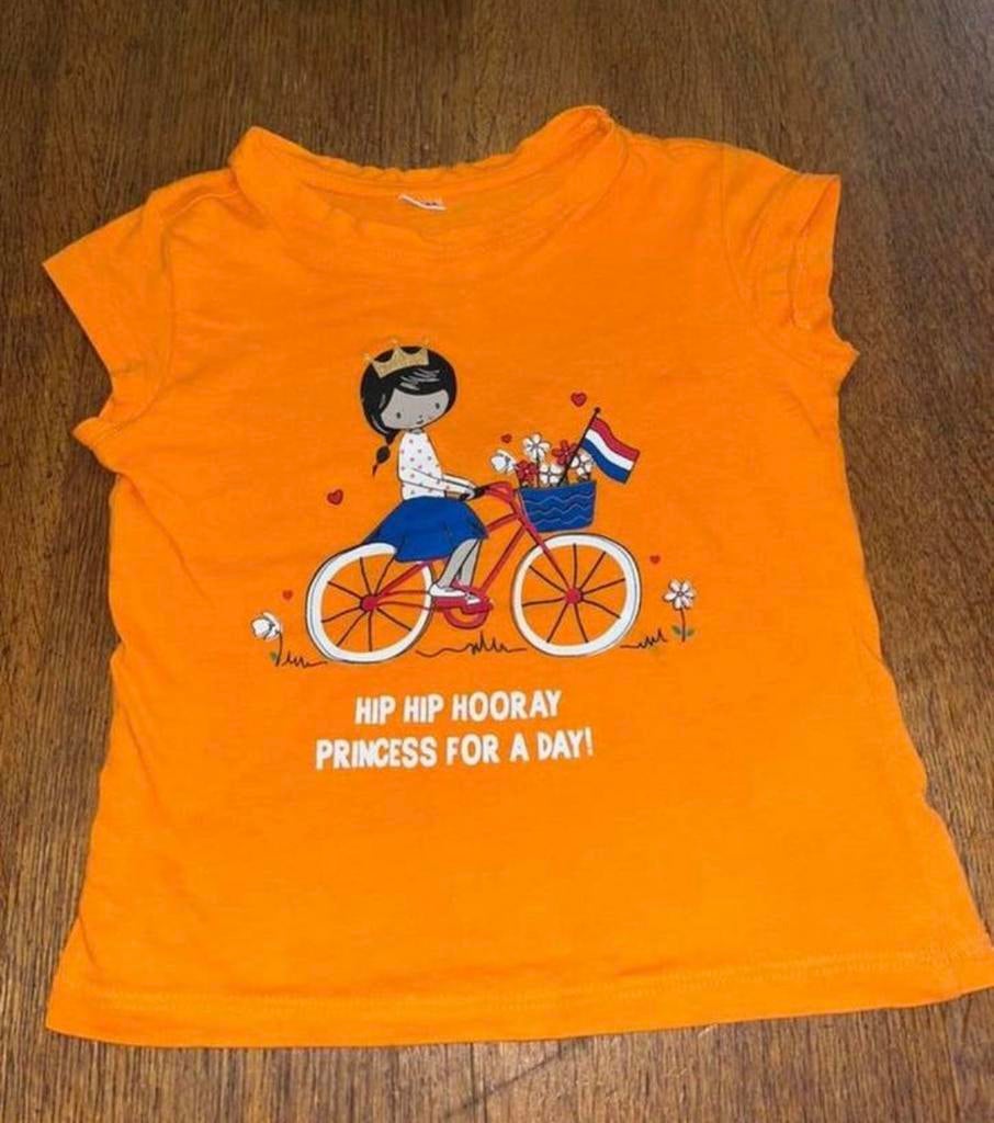 Oranje t-shirt mt 98-104, Ophalen of Verzenden, Zo goed als nieuw, Meisje, Shirt of Longsleeve