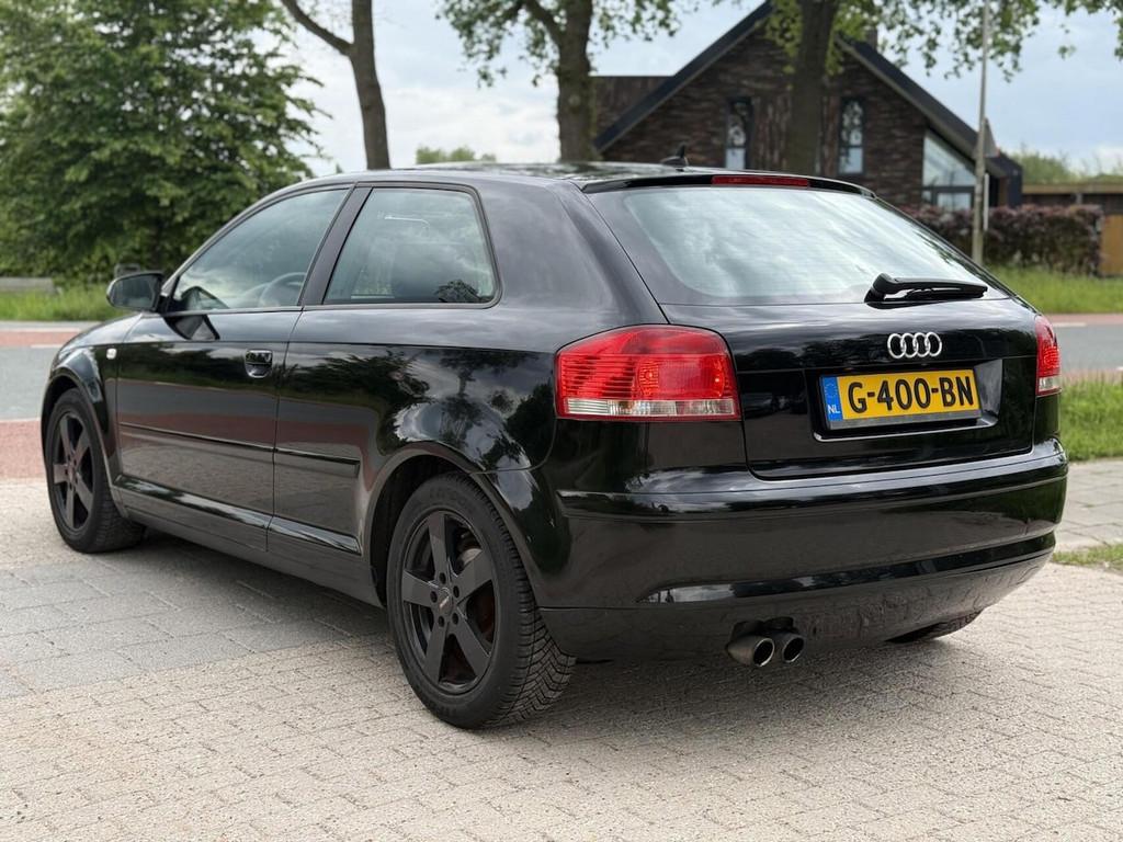 Audi A3 1.8 TFSI Attraction Pano Airco Xenon Stoelverwarming, Auto's, Audi, Voorwielaandrijving, 4 cilinders, Leder en Stof, Zwart