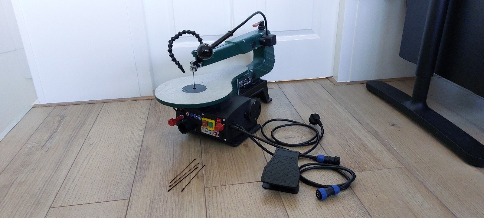Nette figuurzaagmachine met 4 reserve figuurzagen, Ophalen of Verzenden, Gebruikt, Figuurzaag