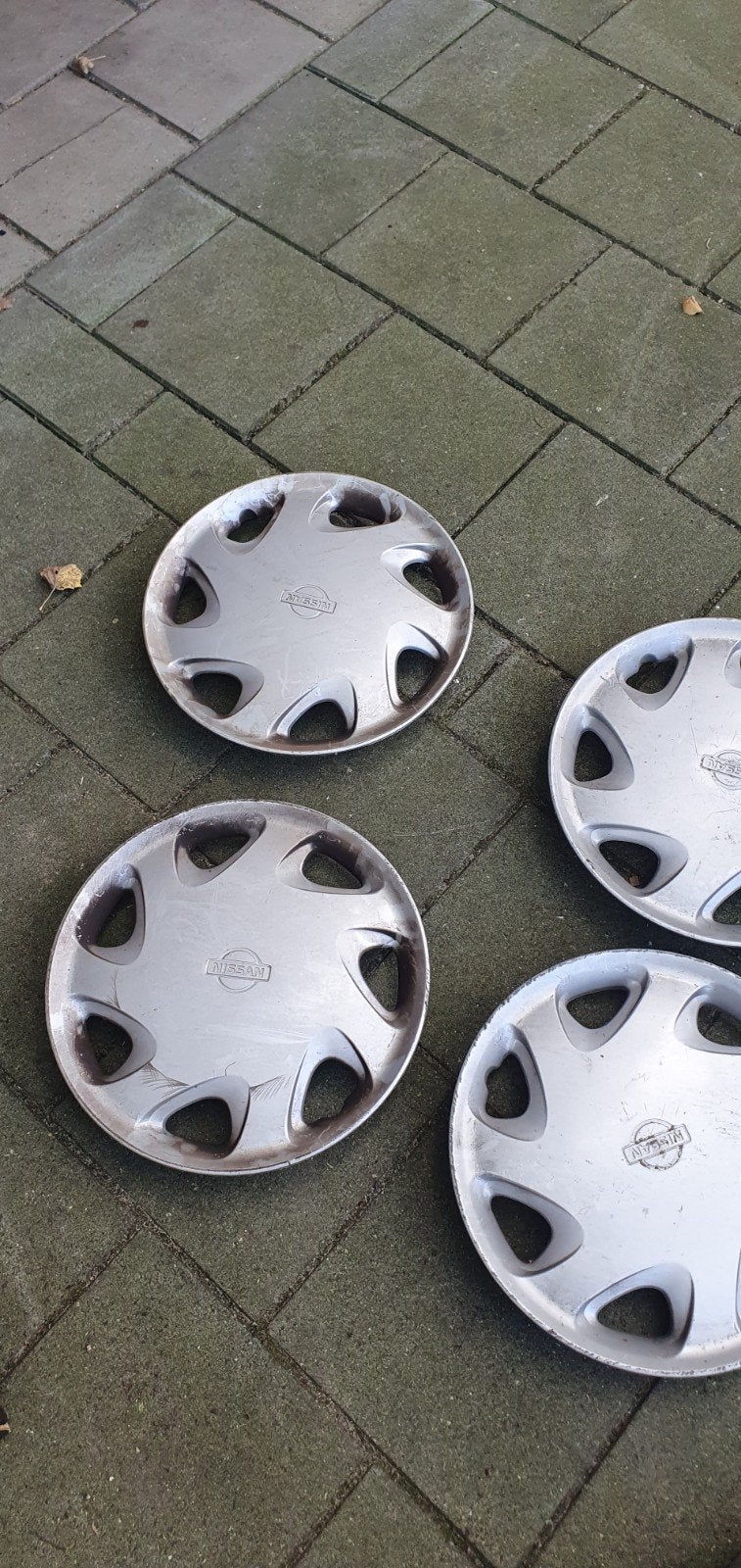 Nissan wieldoppen en stalen velg, Ophalen of Verzenden, Gebruikt