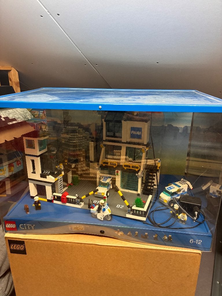 Lego 7744 politie bureau/lego display