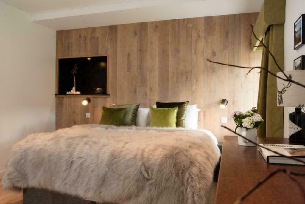 EIKEN WAND BEKLEDING, WIT GEOLIED, Huis en Inrichting, Stoffering | Behang, Ophalen of Verzenden