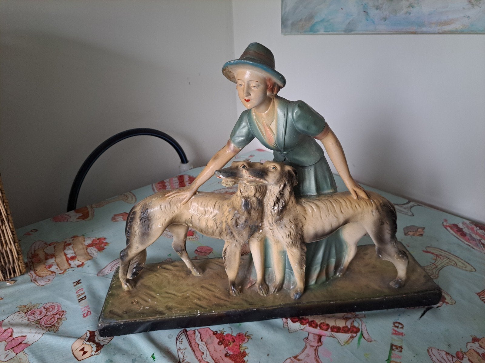 Vintage beeld vrouw met windhonden - Art Deco stijl, Ophalen, Art deco, Gips, Gepatineerd