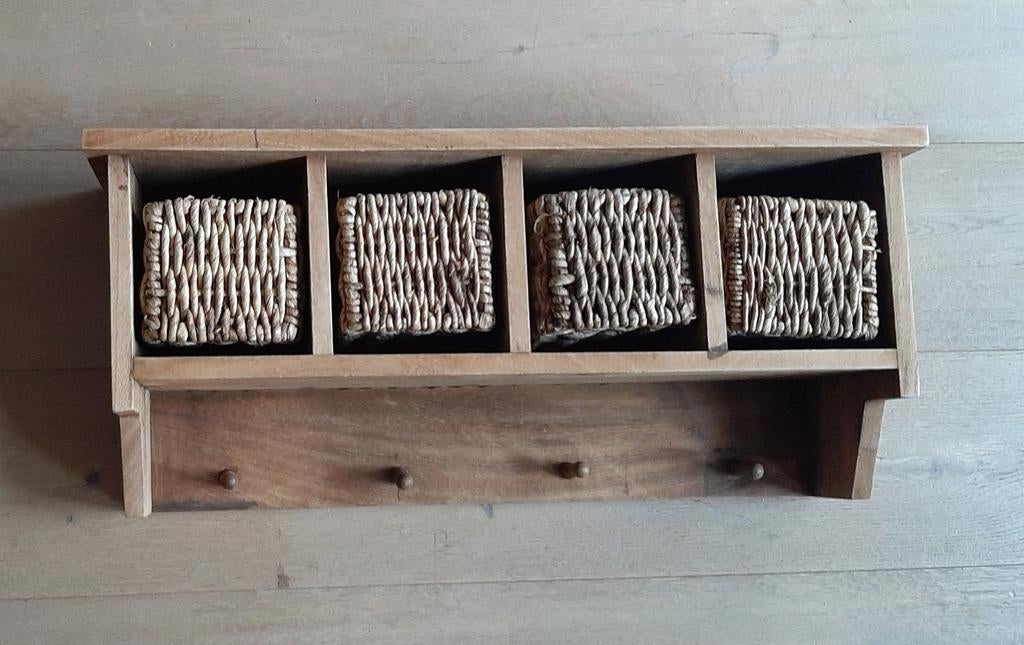 Gratis af te halen! Houten kapstok met leuke opbergmandjes, Huis en Inrichting, Ophalen, Hout, Wandkapstok, Minder dan 100 cm
