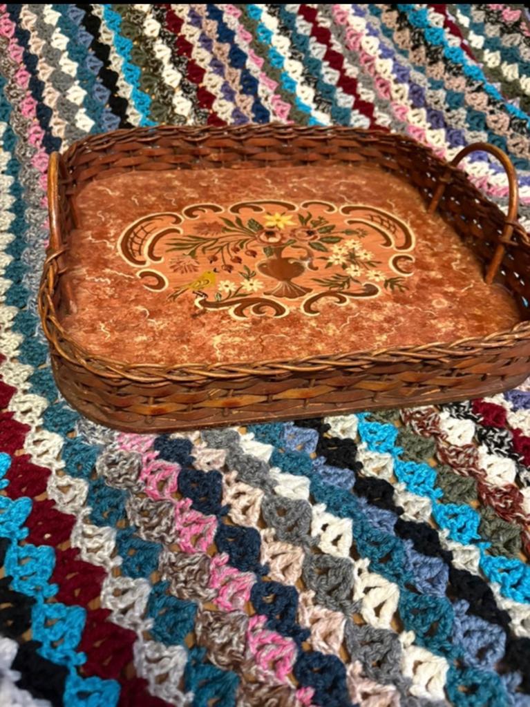 Vintage rieten dienblad met bloemmotief, Antiek en Kunst, Antiek | Woonaccessoires, Ophalen of Verzenden