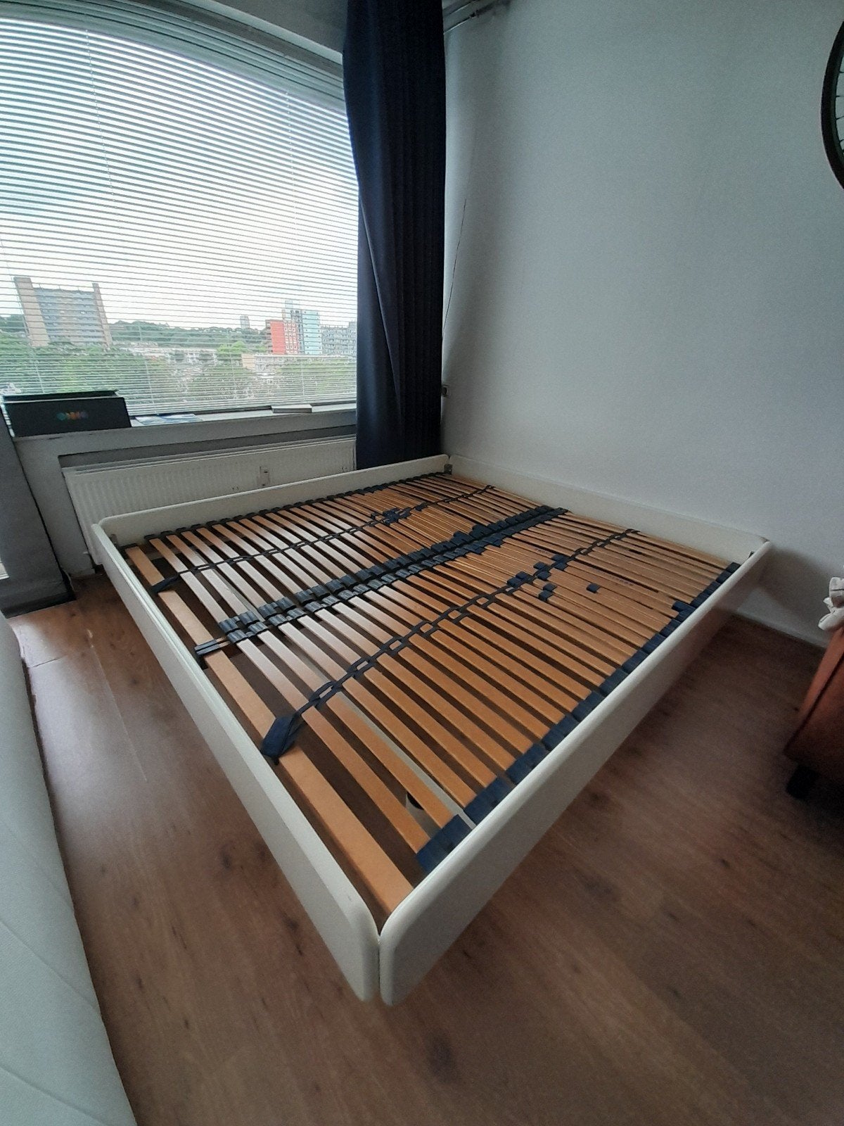 Bed met lattenbodem - 180x200 cm, Ophalen, Gebruikt, Wit, Tweepersoons