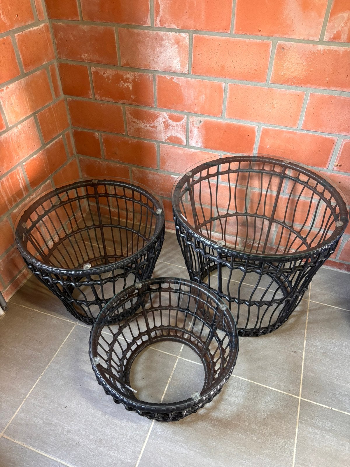 Leuke rieten bijzettafels - 3 maten, Huis en Inrichting, Tafels | Bijzettafels, Minder dan 55 cm, Rond, Zo goed als nieuw, Ophalen