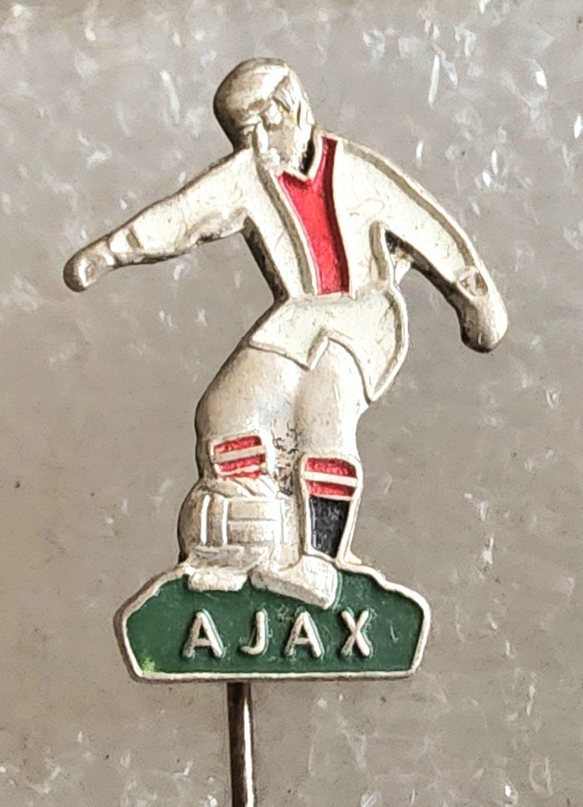 Vintage Ajax Voetballer Speldje, Ophalen of Verzenden, Gebruikt, Sport, Speldje of Pin