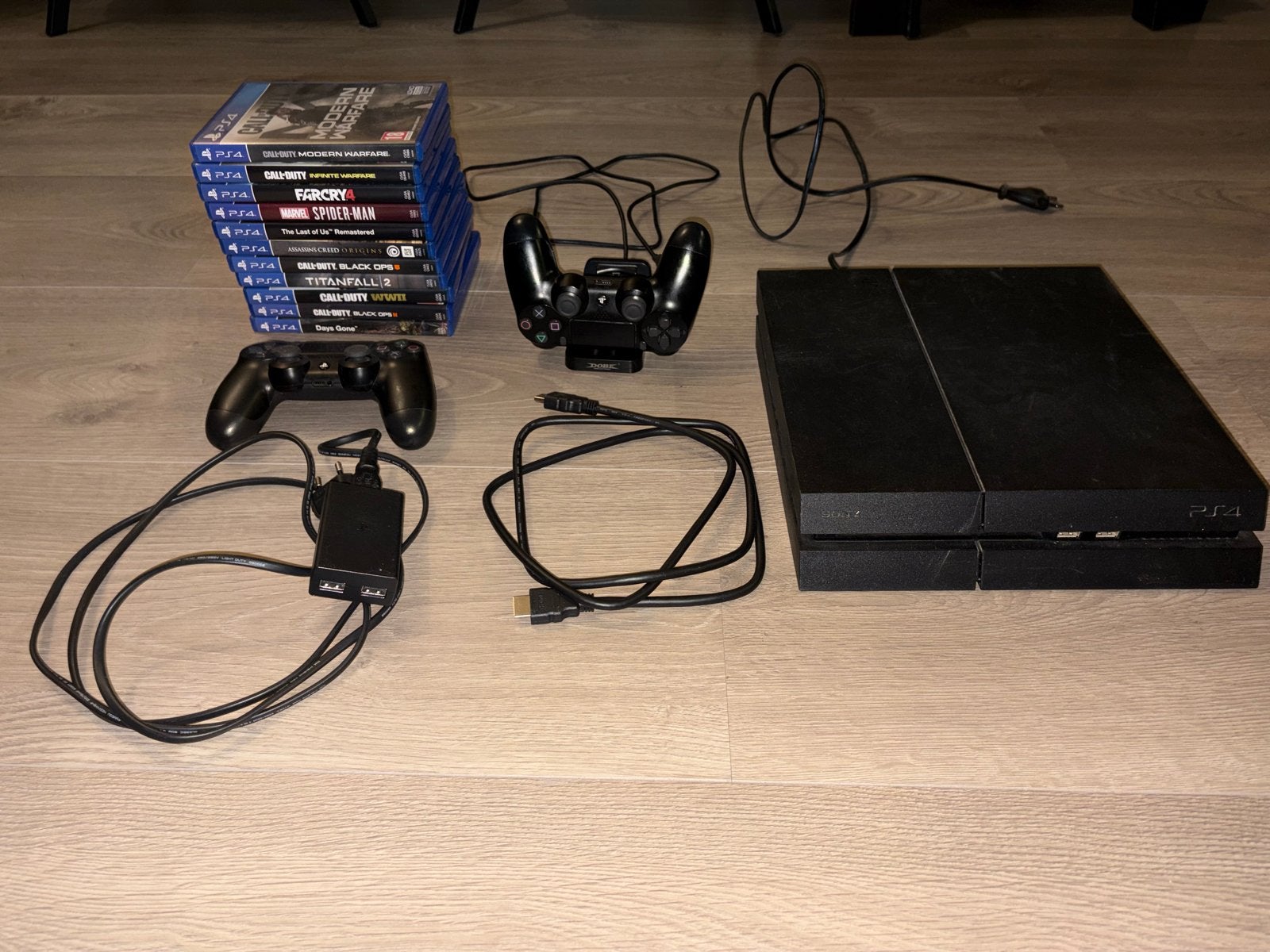 PlayStation 4 met 2 controllers, opladers en spellen, Ophalen, Met 2 controllers, Original, Gebruikt