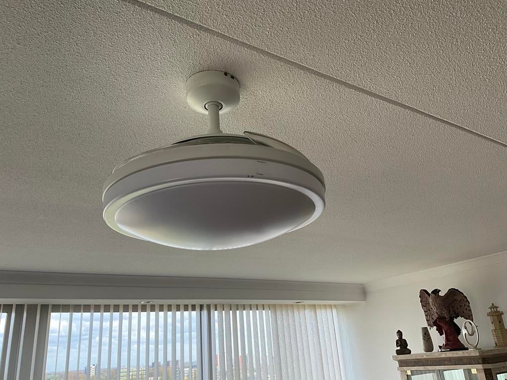 Plafondventilator met verlichting en intrekbare bladen, Ophalen, Zo goed als nieuw, Plafondventilator