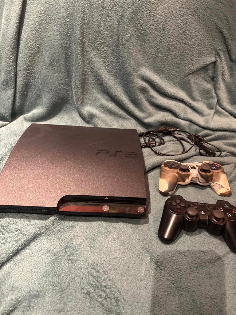 PlayStation 3 met 2 controllers en 5 games, Gebruikt, Vanaf 18 jaar, Overige genres, 2 spelers