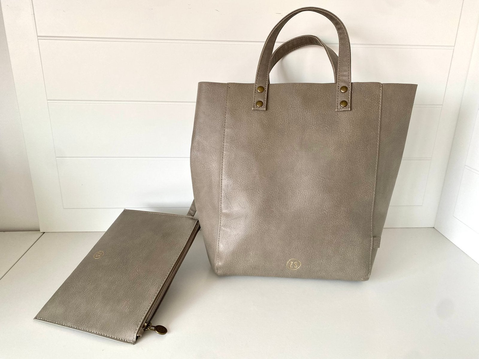 Zusss Stijlvolle grijze shopper met bijpassend etui, Sieraden, Tassen en Uiterlijk, Tassen | Damestassen, Ophalen of Verzenden