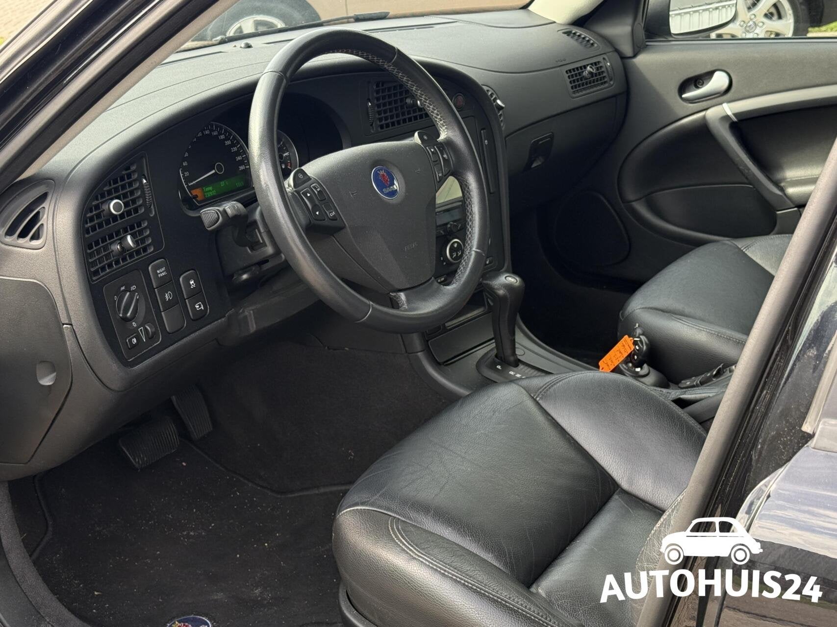 Saab 9-5 Estate 2.0t Vector Sport AUT LEDER XENON PDC TREKHA, Auto's, Dealer onderhouden, Zwart, 4 cilinders, Zwart
