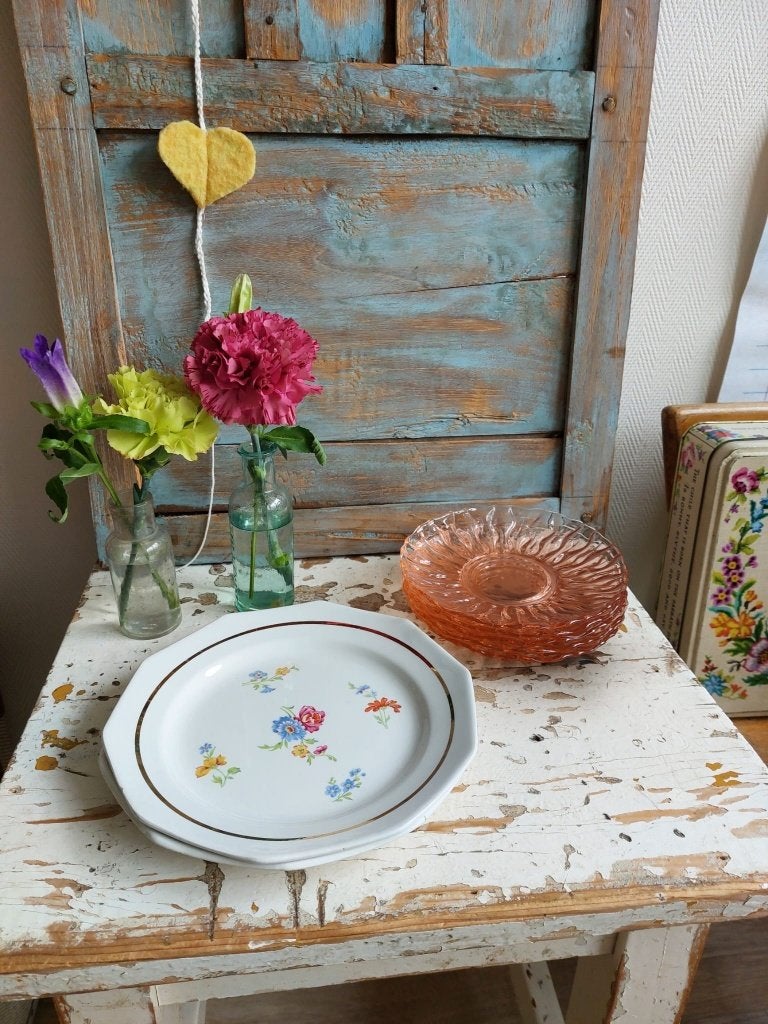 Twee Franse ontbijtbordjes met bloemetjes St. Amand, Antiek en Kunst, Ophalen of Verzenden