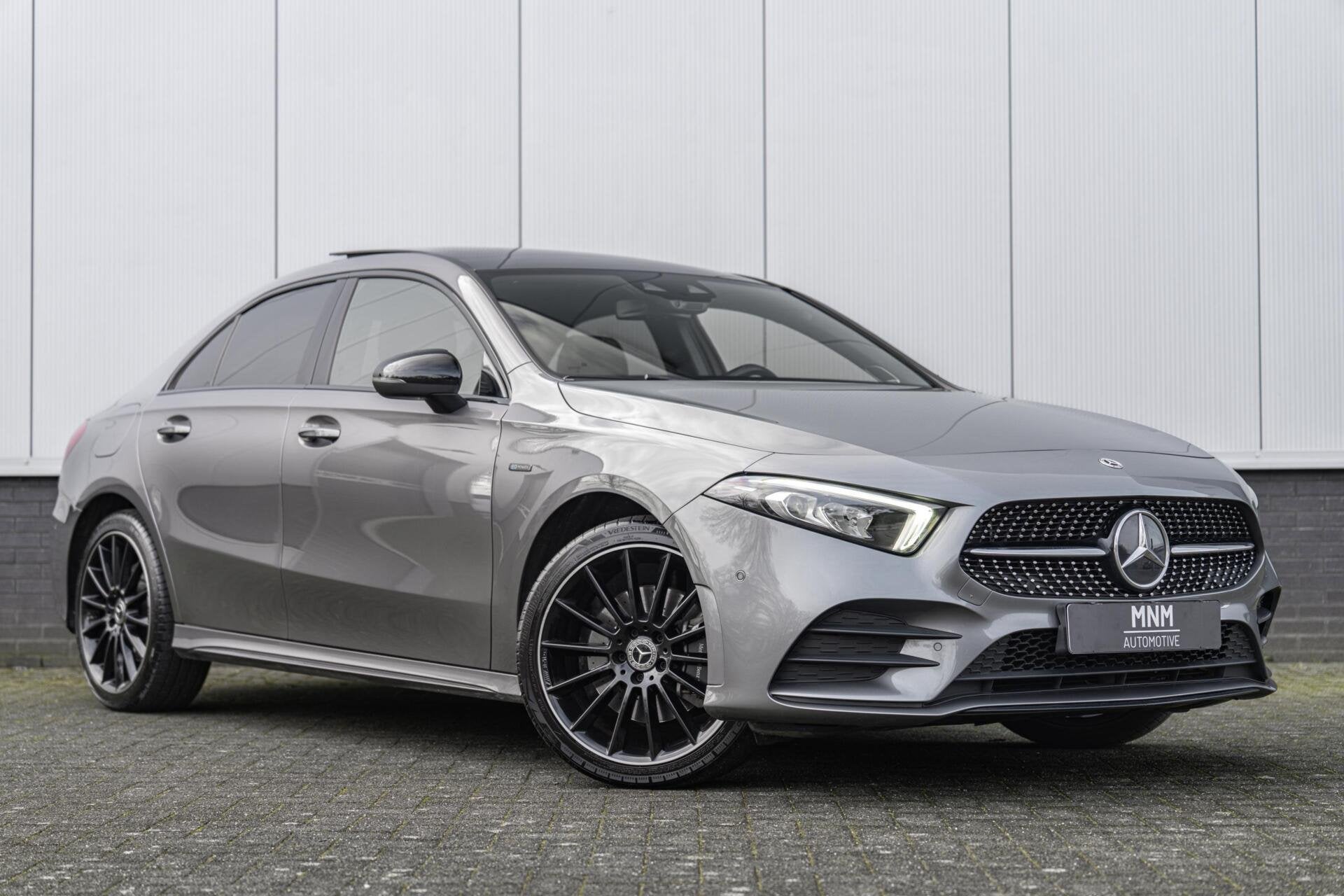 Mercedes A-klasse 250e AMG |Pano|Camera|Burmester, Gebruikt, Euro 6, 4 cilinders, 160 pk