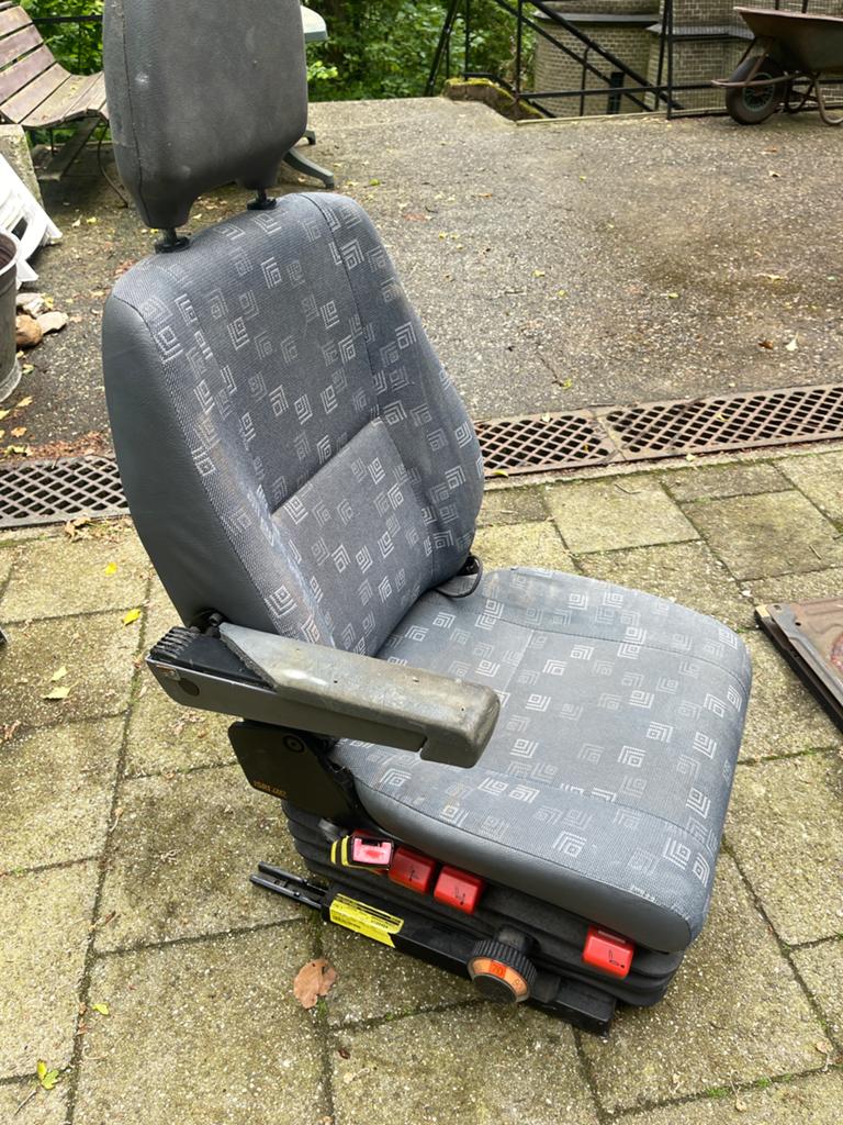 Geveerde stoel, isri en twee draaischijven fasp, Ophalen, Gebruikt