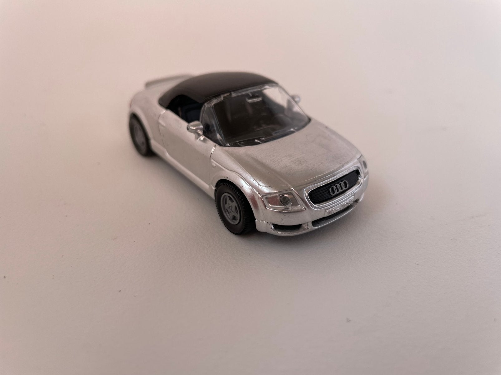 model Audi TT cabriolet , helder zilver / grijs, Siku, 1/50, Ophalen of Verzenden, Zo goed als nieuw