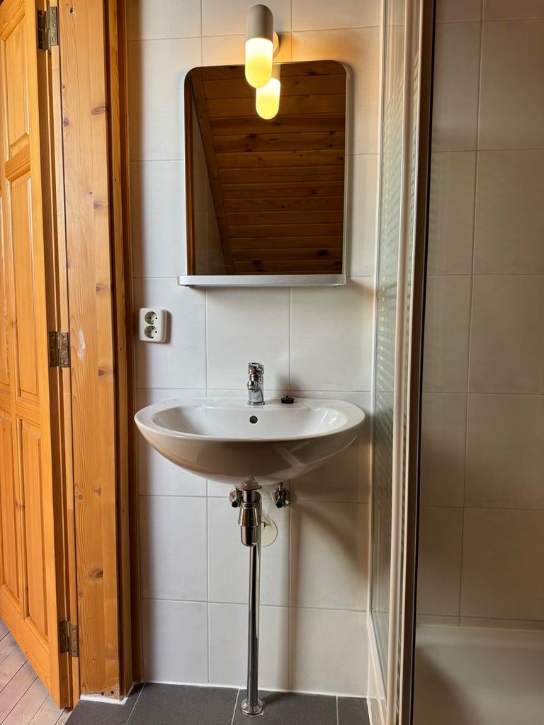 Wastafel met kraan en spiegel, Ophalen, Gebruikt, Overige typen