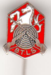 Btls emaille oud speld, Verzamelen, Speldjes, Pins en Buttons, Verzenden, Zo goed als nieuw, Transport