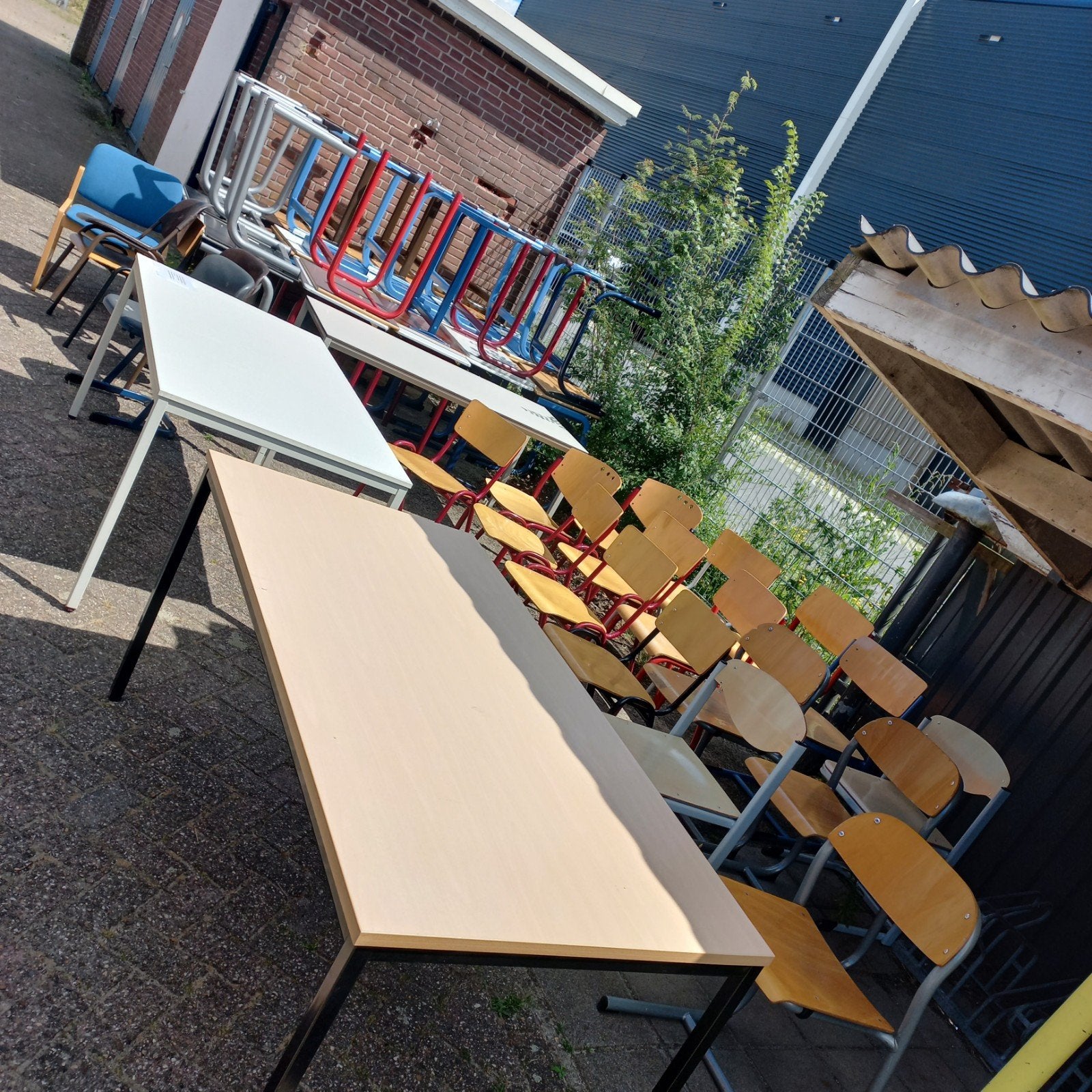 Partij schoolstoelen en tafels, Gebruikt, Overige kleuren, Vijf, Zes of meer stoelen, Hout