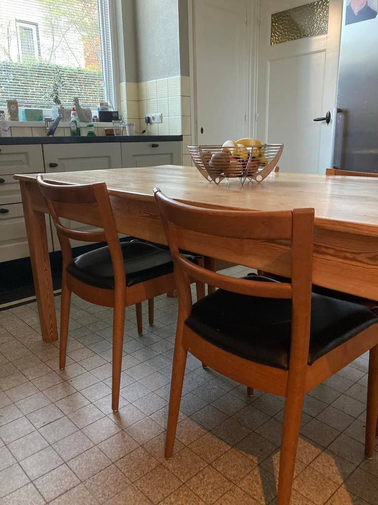 Oud grenen tafel met 6 vintage stoelen met lederen zitting, Huis en Inrichting, Tafels | Eettafels, Ophalen, Gebruikt, 50 tot 100 cm