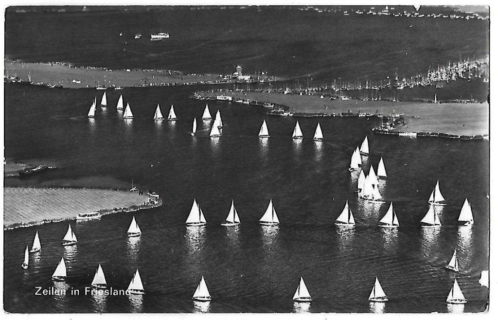 Zeilen in Friesland Oude Gelopen Ansichtkaart ( B21 ), Ophalen of Verzenden, 1960 tot 1980, Gelopen, Friesland