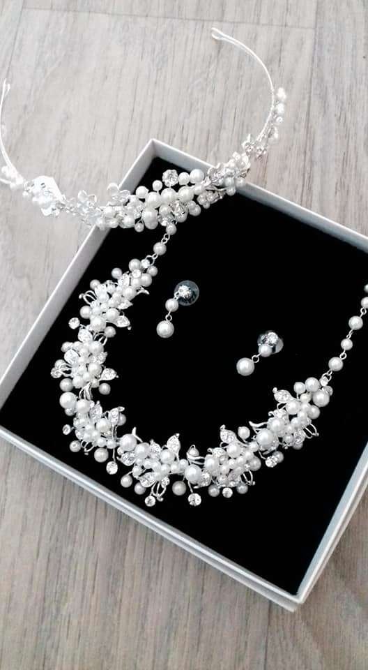 Nieuw sieradenset en Tiara(D42) met parels/stras, Ophalen of Verzenden, Nieuw, Overige kleuren, Trouwjurk