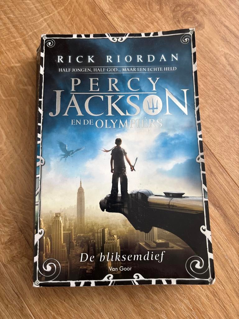 Percy Jackson en de Olympiërs: De Bliksemdief - Rick Riordan, Boeken, Ophalen of Verzenden, Gelezen, Fictie algemeen