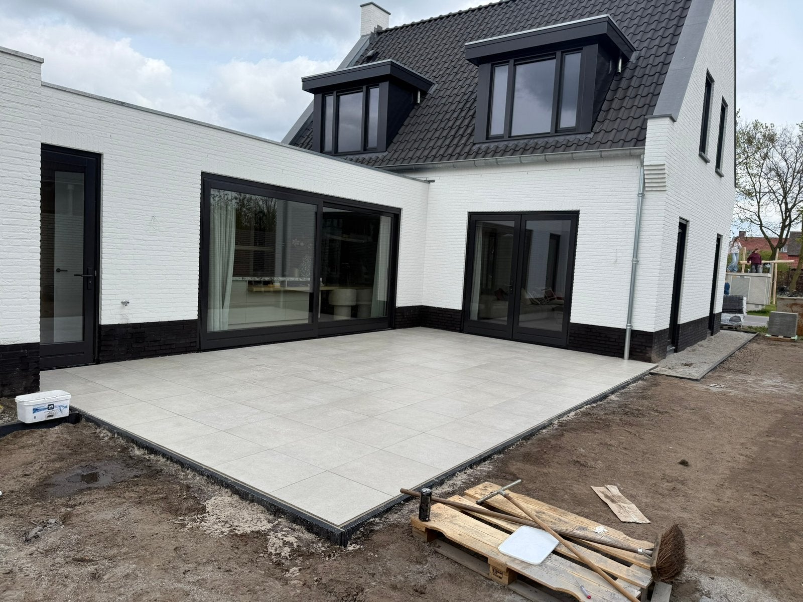 Tuin aanleg keramische tegels gazon, Diensten en Vakmensen, Tuinonderhoud of Snoeiwerk