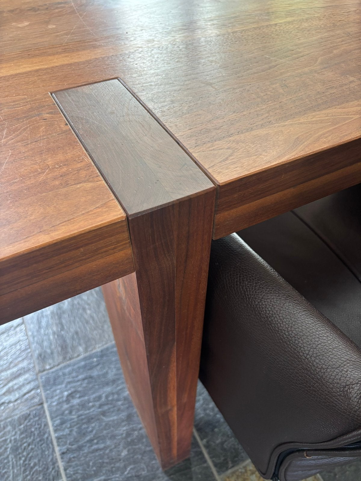 Foto 7 van Massief notenhouten eettafel - 3.00x1.20 x 78