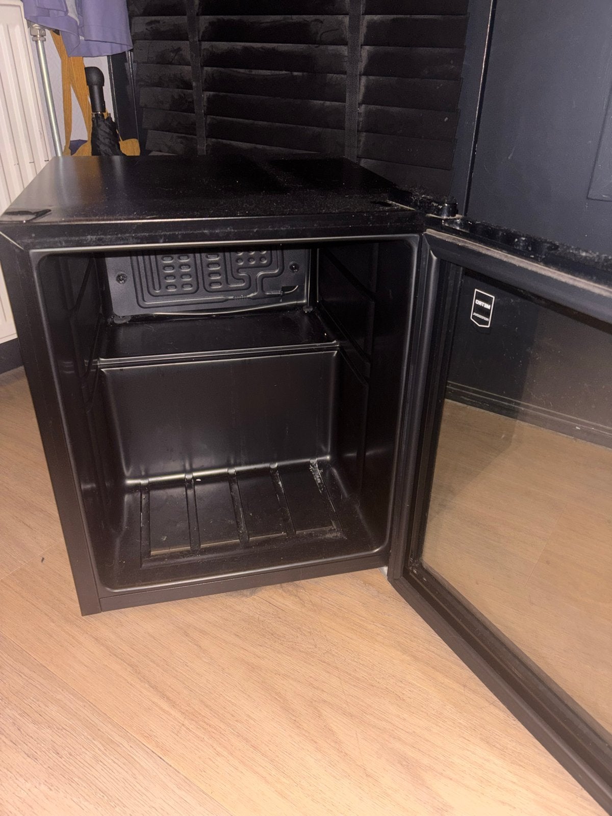 Compacte minibar koelkast met glazen deur, Ophalen, Minder dan 75 liter, Zonder vriesvak, Gebruikt