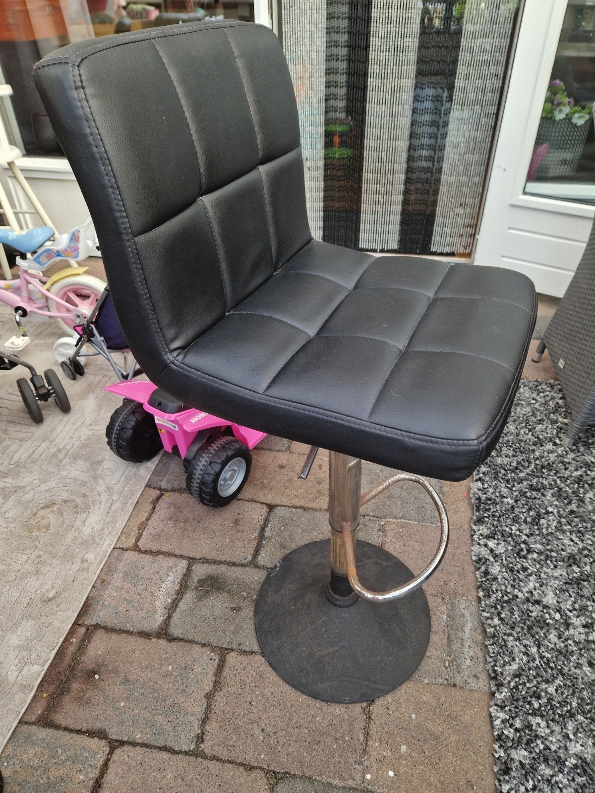 4 zwarte bar krukken, Huis en Inrichting, Barkrukken, 2 krukken, Ophalen, 60 tot 90 cm