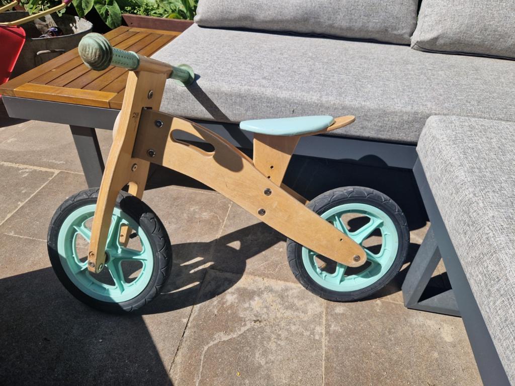 Houten loopfiets met mintgroene accenten, Fietsen en Brommers, Fietsen | Kinderfietsjes, Ophalen, Gebruikt, Minder dan 16 inch
