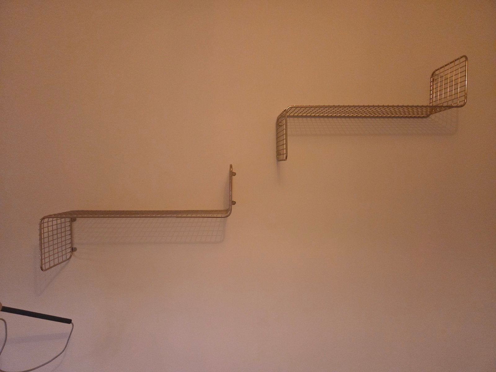 Goudkleurige metalen wandplankjes (set van 2), Ophalen, Gebruikt