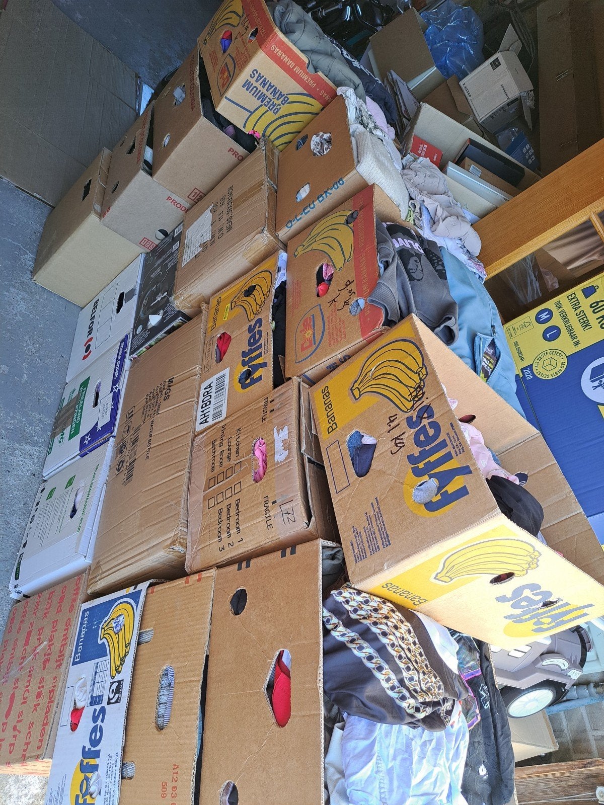 Grote partij tweedehands kleding en schoenen - 165 kg, Kleding | Dames, Overige Dameskleding, Ophalen, Gedragen