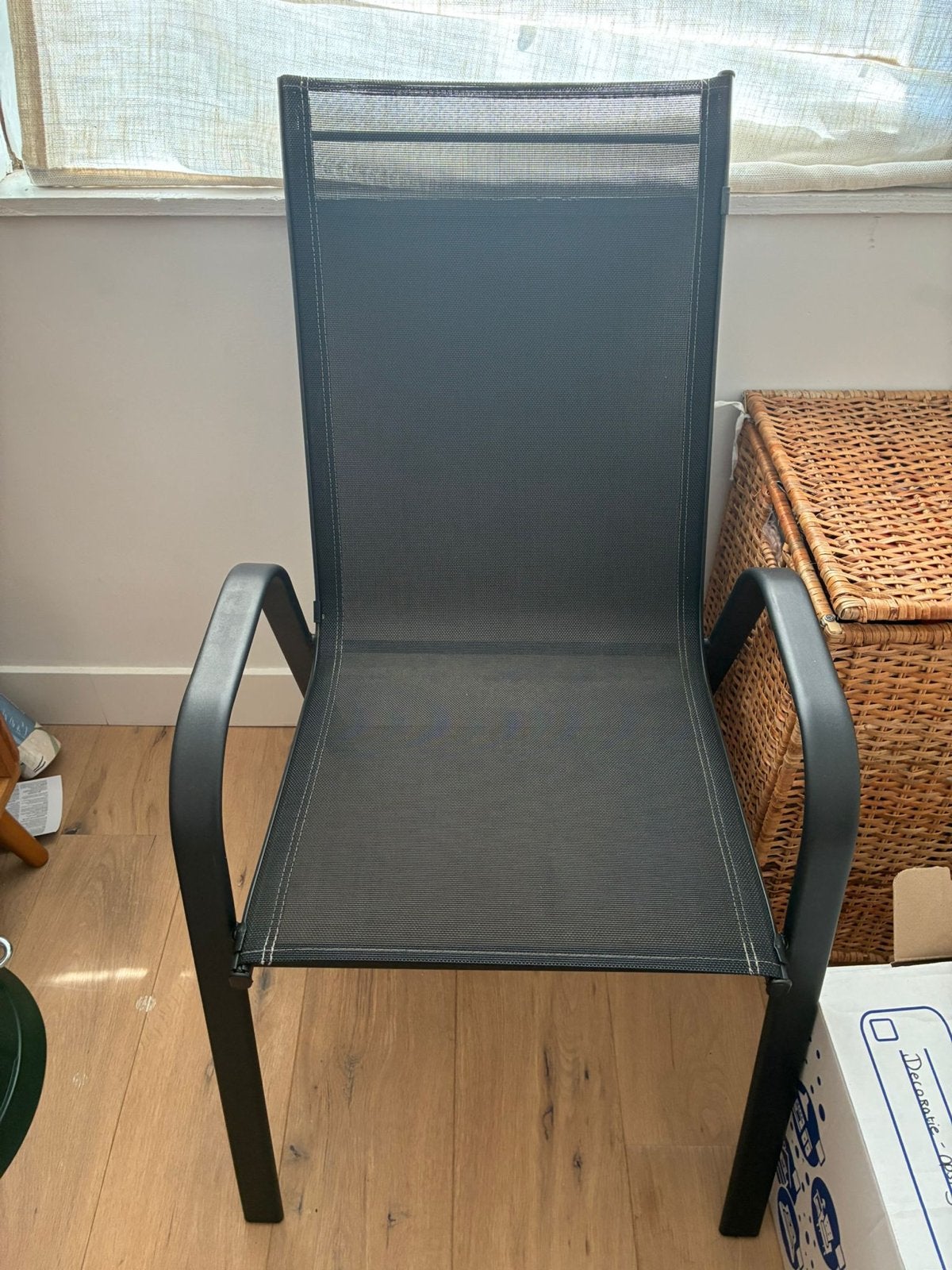 Zwarte tuinstoelen met armleuningen - Stapelbaar, Ophalen, Zo goed als nieuw, Metaal, Stapelbaar