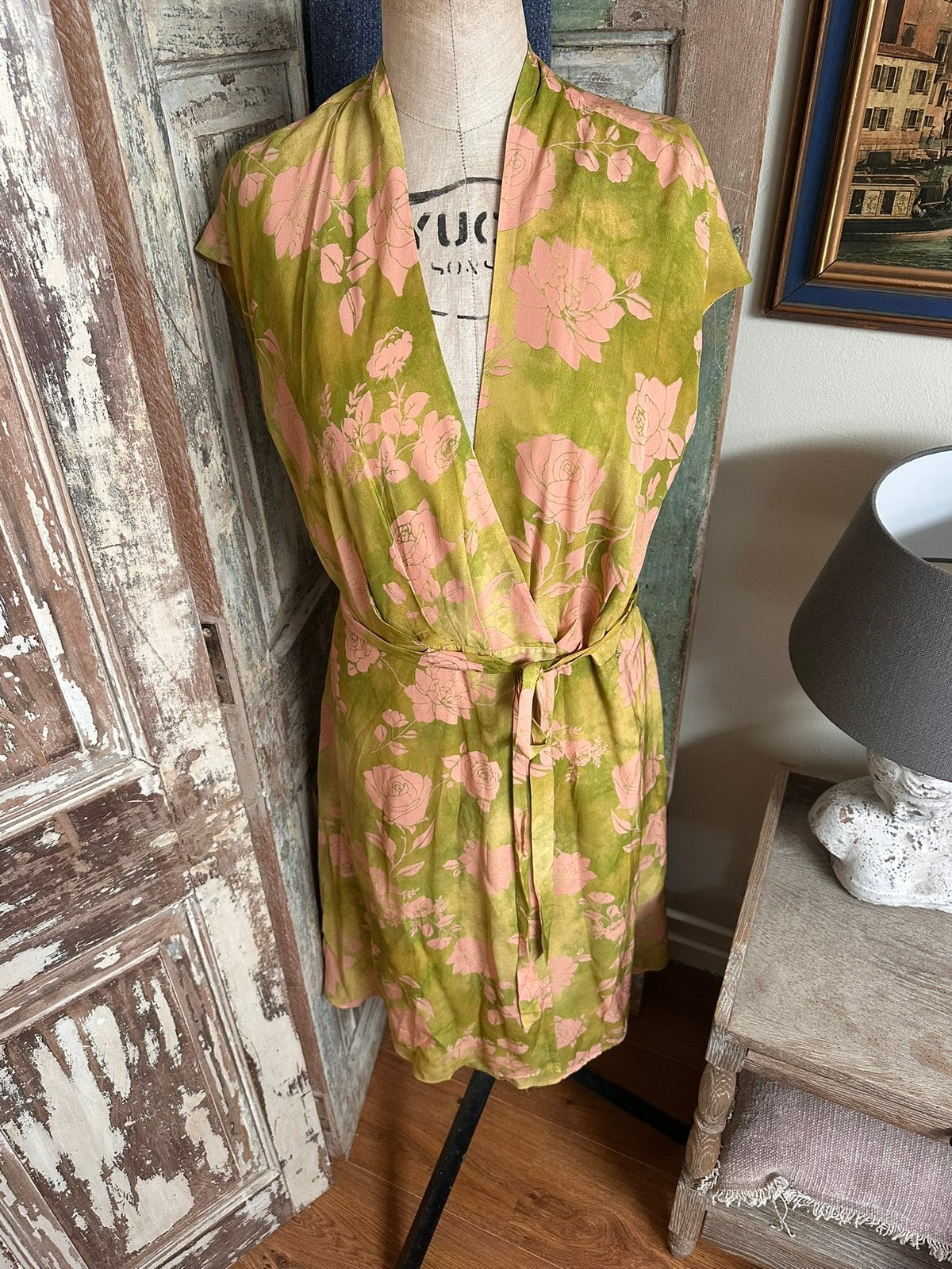 Midi groene wikkel jurk v Guess Marciano nieuw EU 36, Ophalen of Verzenden, Zo goed als nieuw, Maat 36 (S), Onder de knie