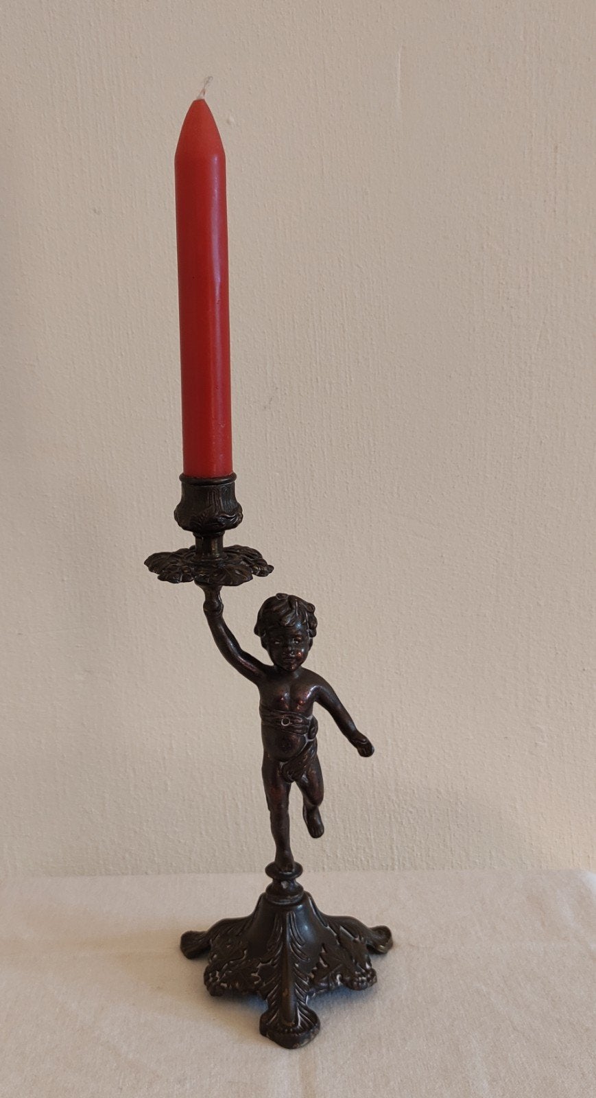 Antiek bronzen kandelaar met een putto, Antiek en Kunst, Antiek | Kandelaars, Koper of Brons, Ophalen of Verzenden