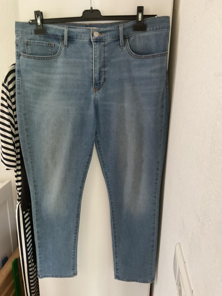 Levi straus  maat 44, Ophalen of Verzenden, Zo goed als nieuw, Blauw, W27 (confectie 34) of kleiner