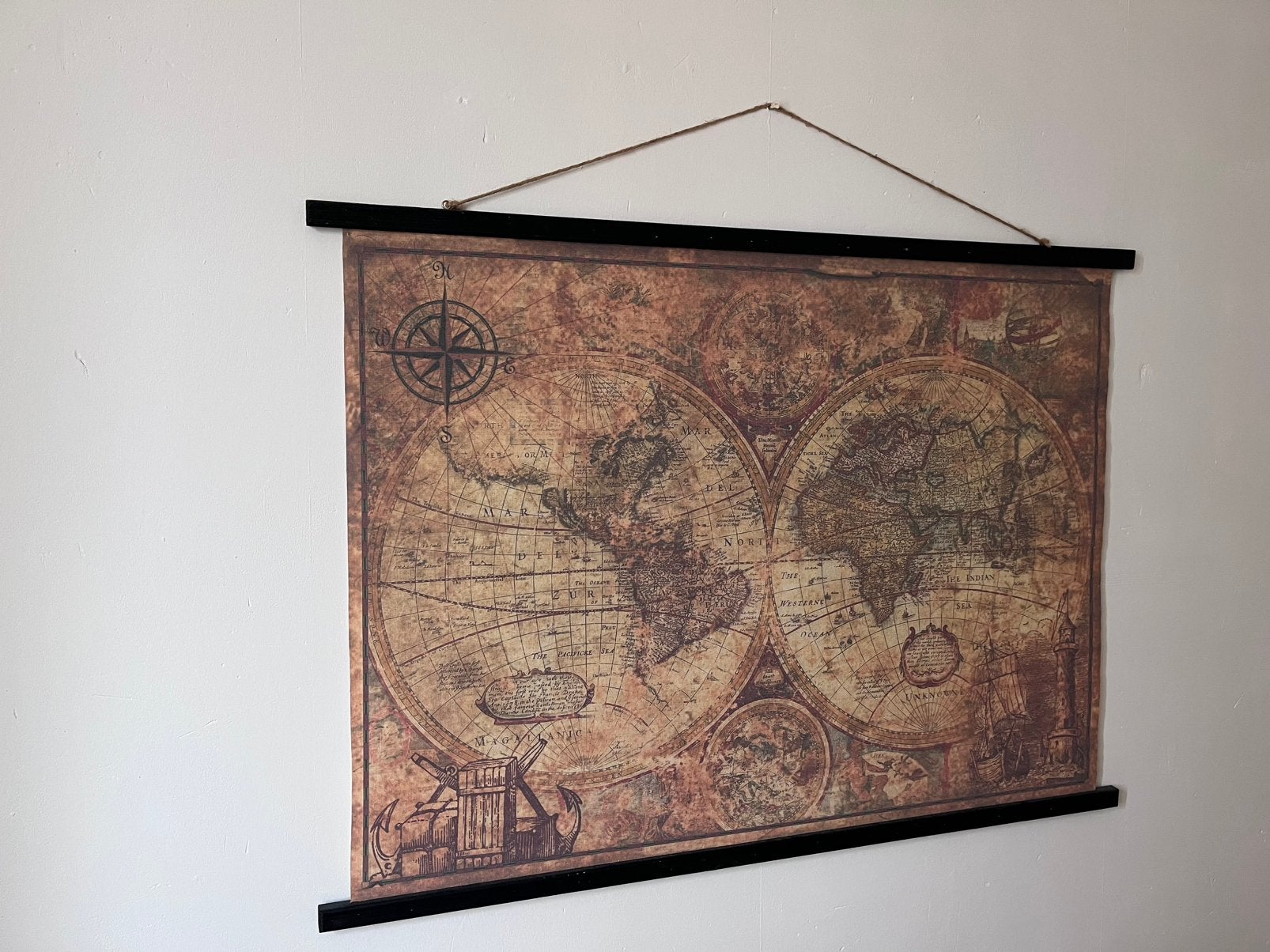 Linnen Rowan Wereldkaart 105x76cm, Antiek en Kunst, Antiek | Schoolplaten, Ophalen, Aardrijkskunde