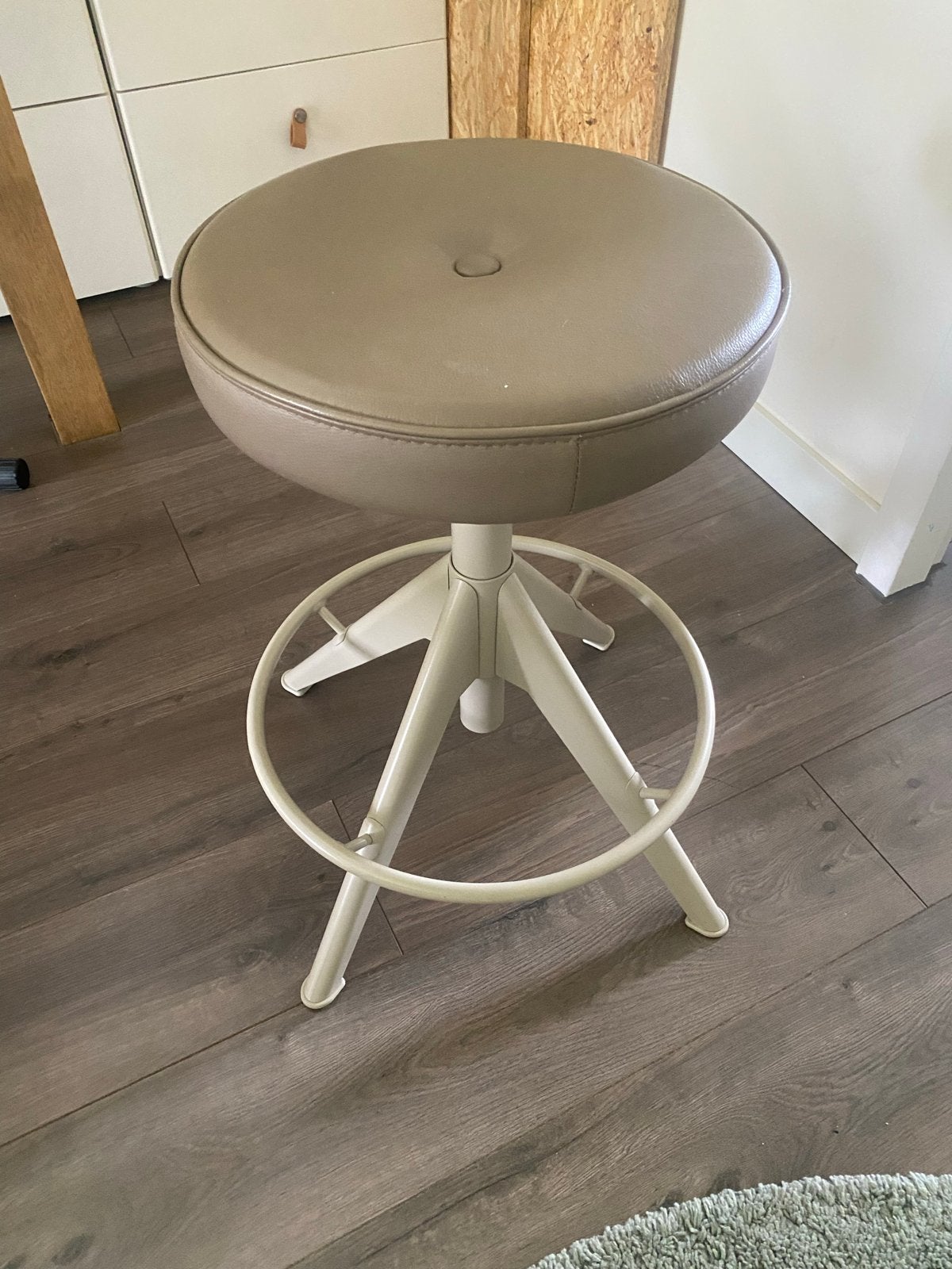 IKEA Trollberget zit-/stakruk, Huis en Inrichting, Barkrukken, Ophalen, In hoogte verstelbaar, 60 tot 90 cm, Zo goed als nieuw