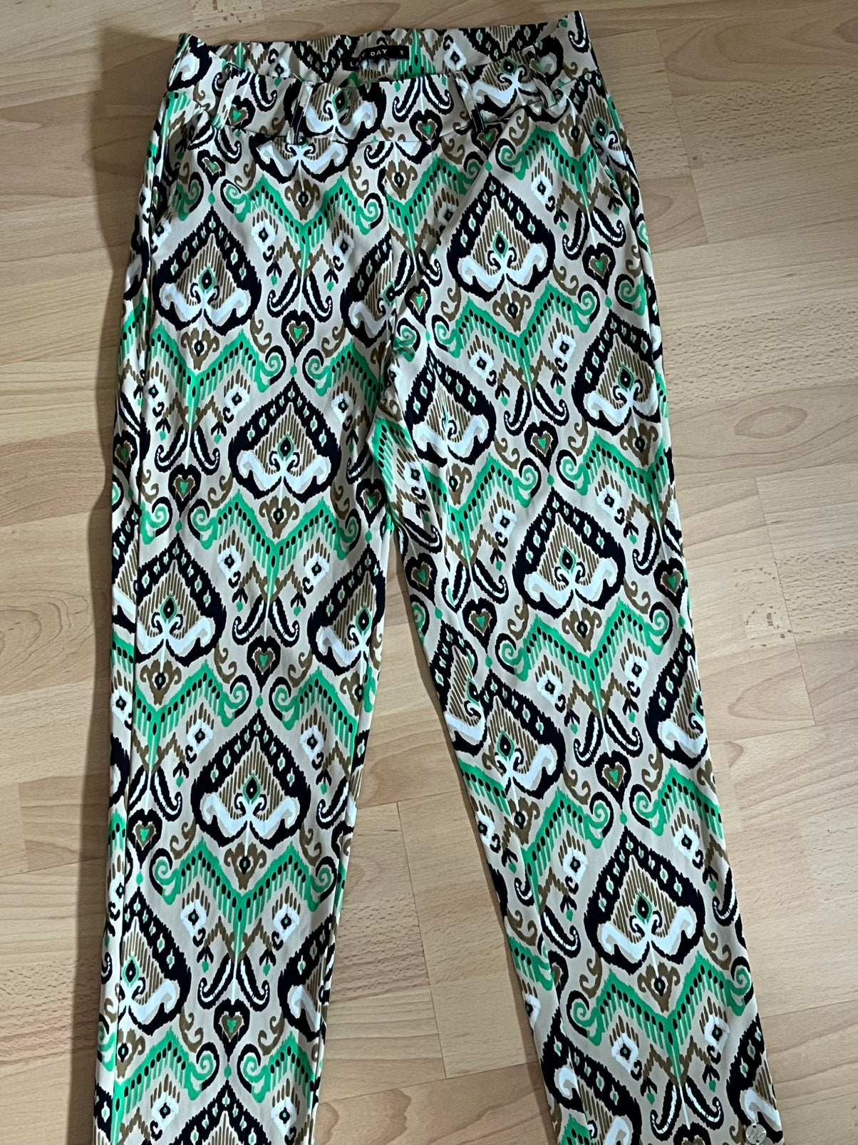 Broek Lady Day maat S, Kleding | Dames, Meerkleurig, Ophalen of Verzenden, Zo goed als nieuw, Driekwart