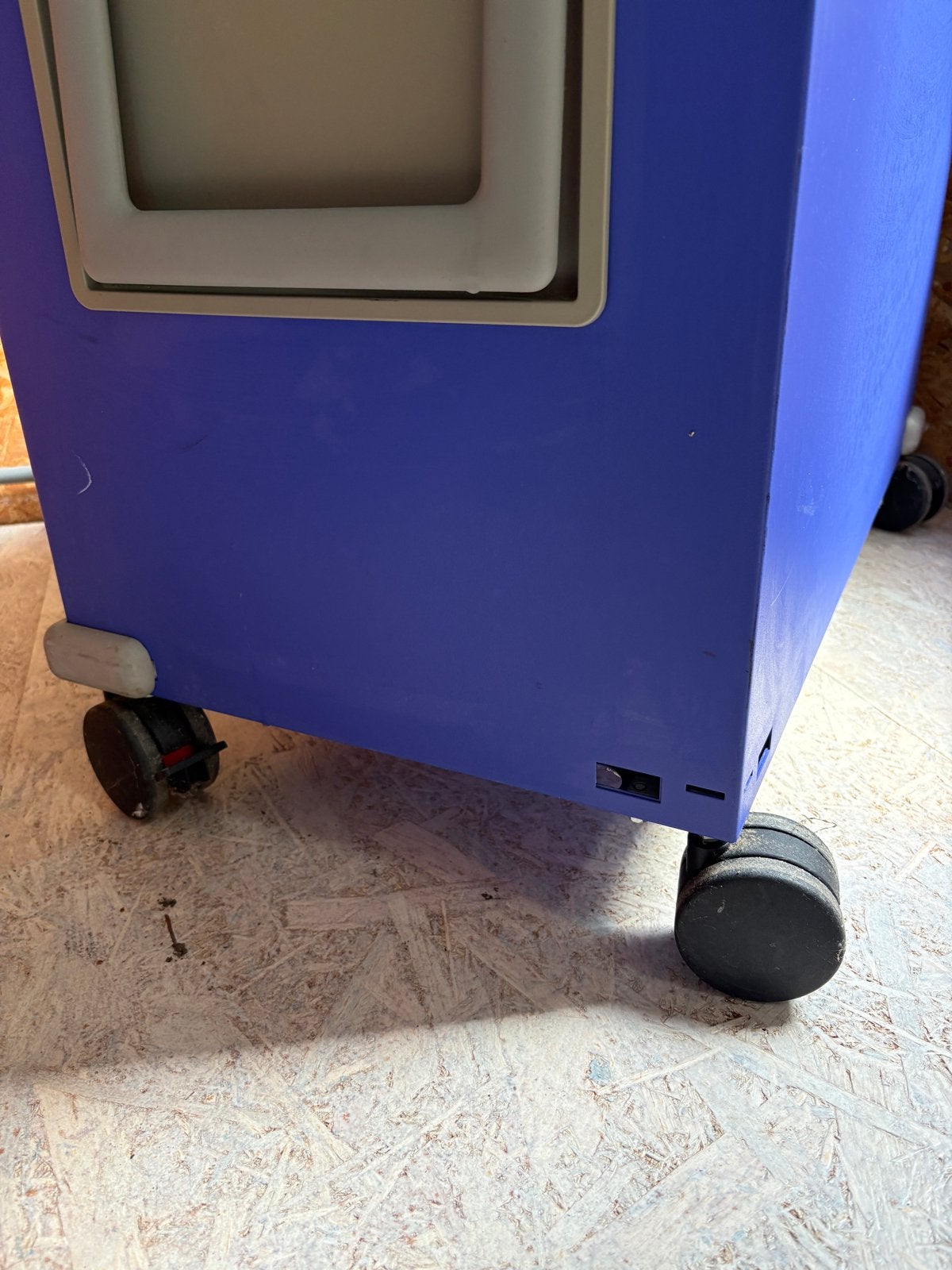 Vitra rolcontainer blauw, Ophalen