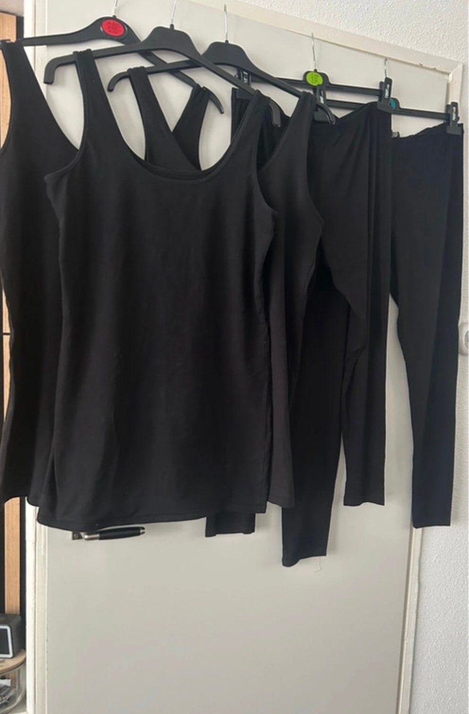 Zwarte leggings en topjes set (2x leggings, 3x topjes), Zwart, Legging, Ophalen, Maat 44/46 (L)