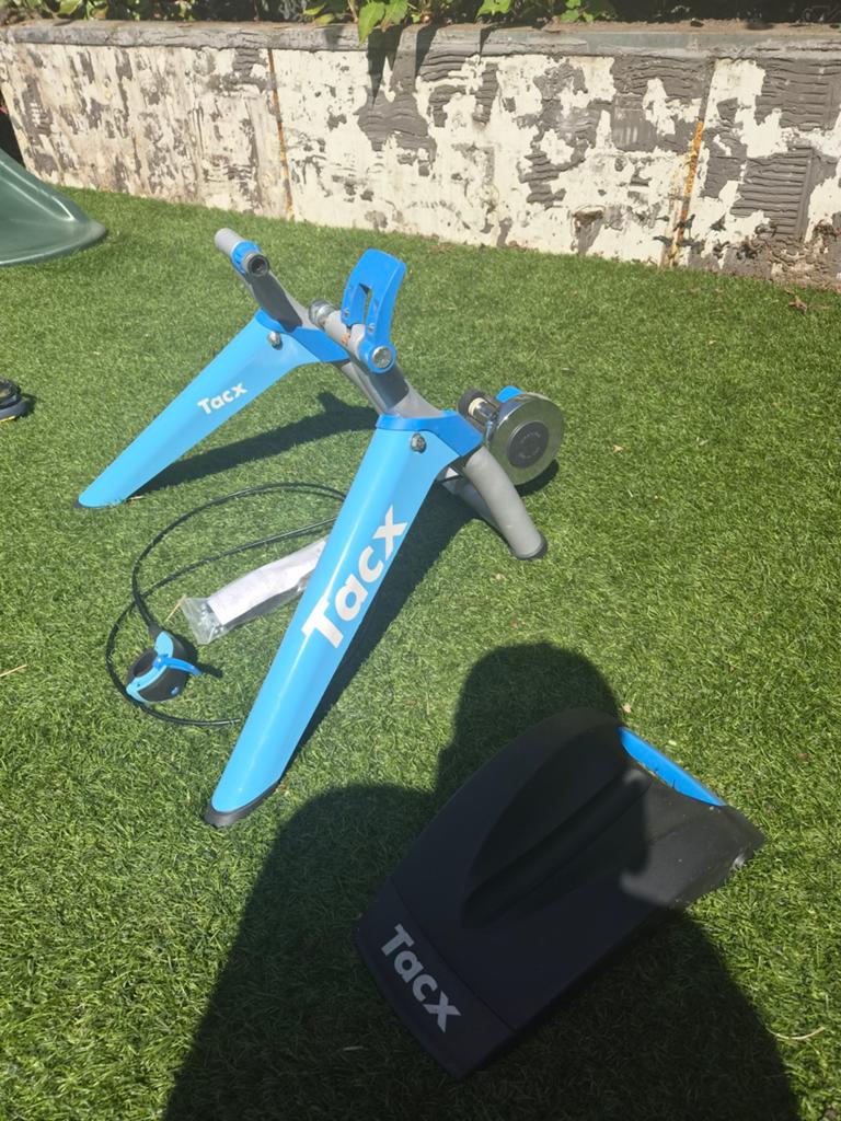 Tacx Satori Smart T2400 fietstrainer met voorwielsteun, Ophalen, Overige typen, Staal, Zo goed als nieuw
