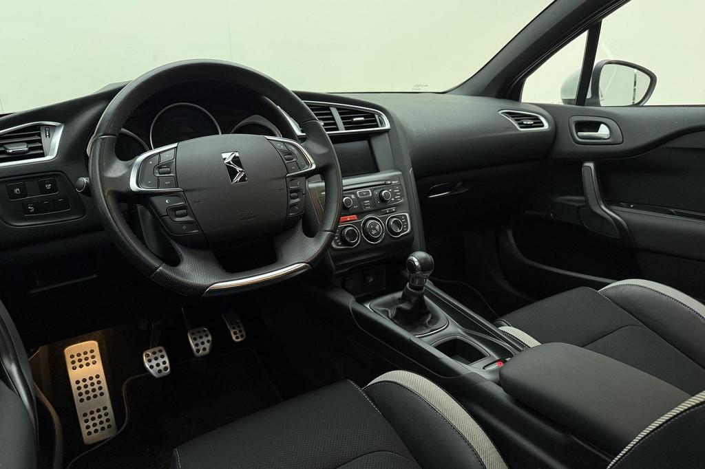 Citroen DS4 1.6 VTi So Chic | Navigatie | Massagestoelen | C, Euro 5, Gebruikt, 4 cilinders, Leder en Stof
