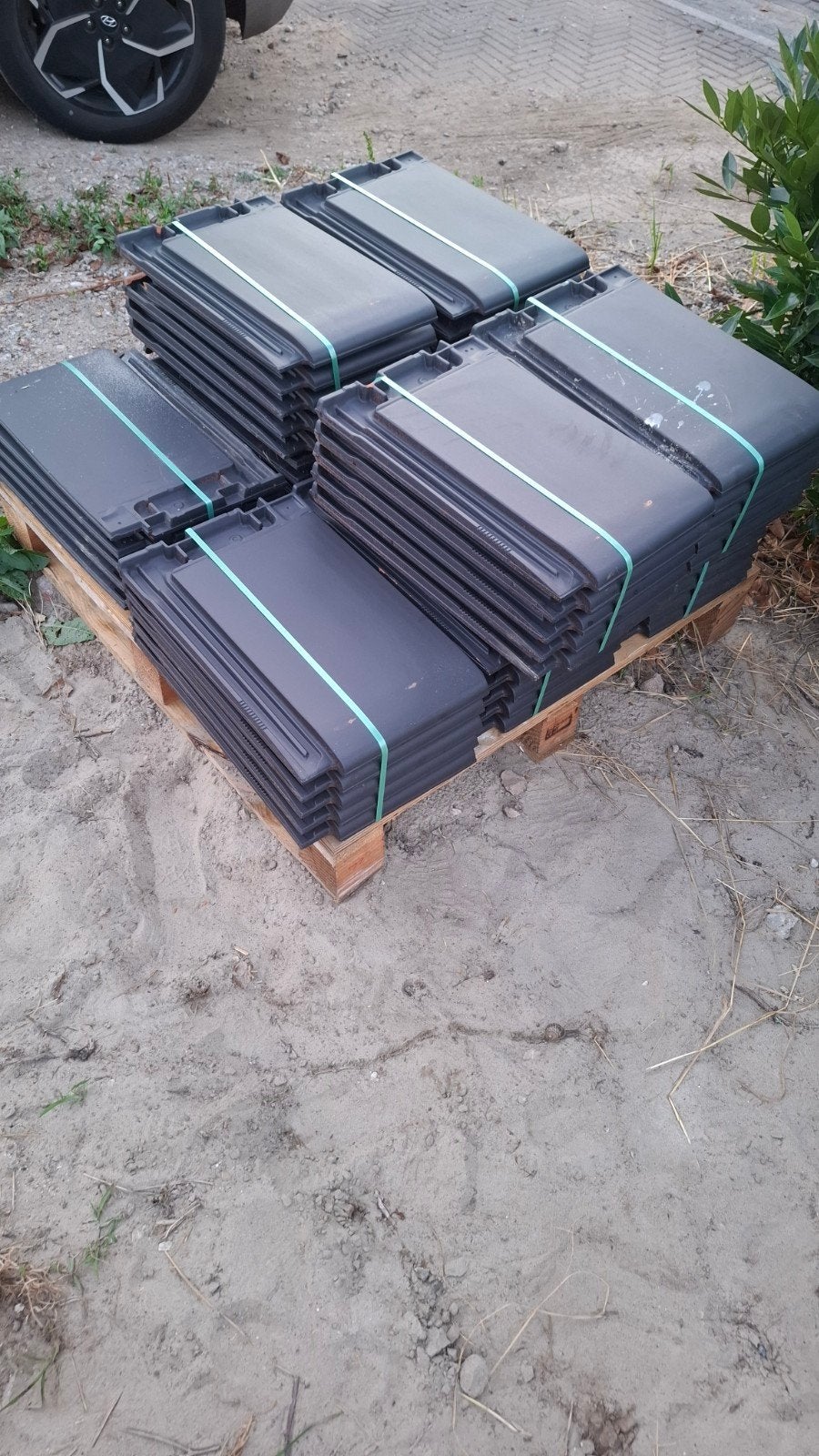 50 ongebruikte zwarte platte dakpannen, matte afwerking, Ophalen