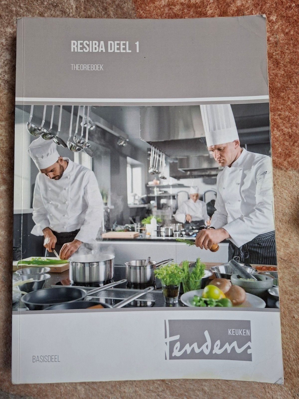 Resiba deel 1 & 2 Theorieboek - Tendens Keuken, Boeken, Overige typen, Edu Actief, Ophalen of Verzenden, Zo goed als nieuw