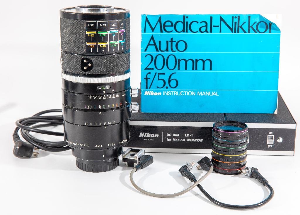 Nikon Medical-Nikkor Auto 200mm f/5.6 lens met accessoires, Ophalen, Gebruikt, Macrolens